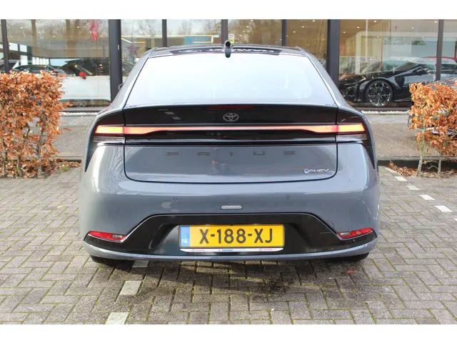 Toyota Prius 2.0 Plug-in Executive 2024 Hybride Benzine 9