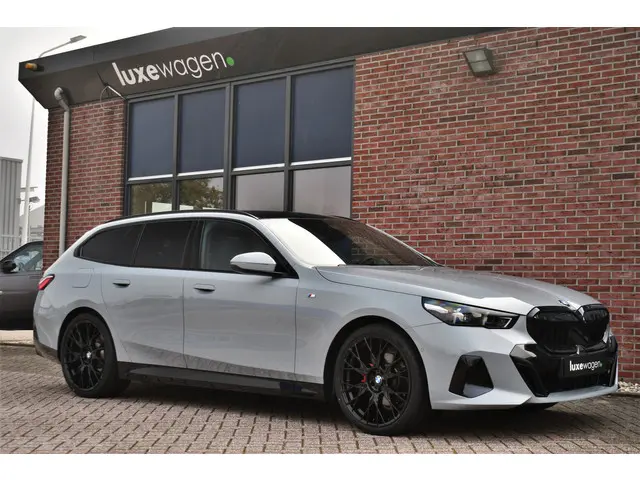 BMW 5 Serie Touring 520i M-Sport 2024 Benzine 5