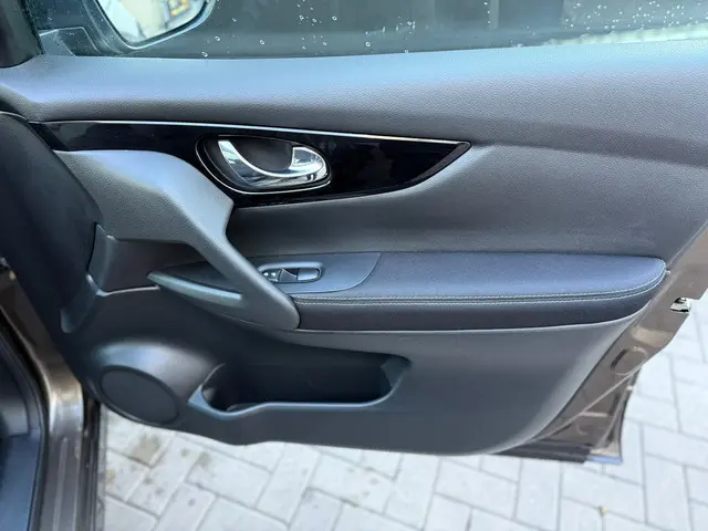 Nissan QASHQAI 1.2 N-Connecta Panorama 2017 Benzine 37
