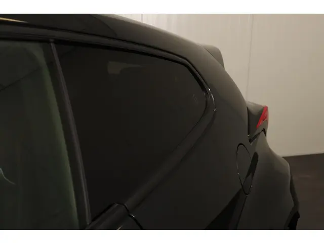 Toyota Yaris 1.6 GR Premium, 1ste eigenaar 2022 Benzine 26