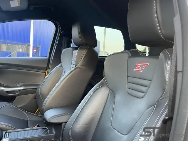 Ford Focus Wagon 2.0 ST-3|Uniek|Full 2015 Benzine 15