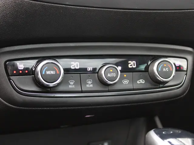 Opel Crossland 1.2T 130 Ultimate 2022 Benzine 20