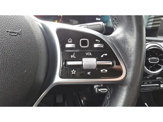 Mercedes-Benz A-Klasse 200 Luxury Line 2022 Benzine 25