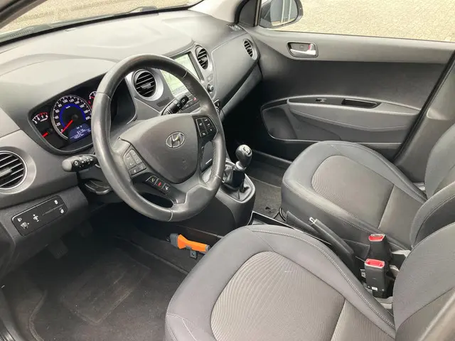 Hyundai i10 1.0i Premium cc, Nvi,Pdc,... 2019 Benzine 9