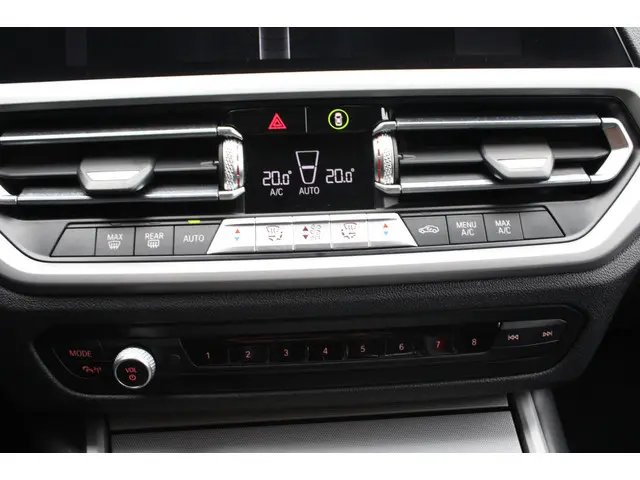 BMW 3 Serie 320i Executive Edition 2020 Benzine 22