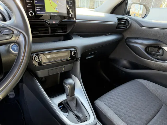 Toyota Yaris 1.5 Hybrid Dynamic 2020 Hybride Benzine 10