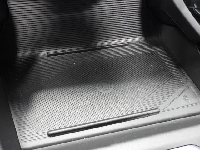 Lynk & Co 01 1.5 PHEV !NIEUW! 2025 Hybride Benzine 18