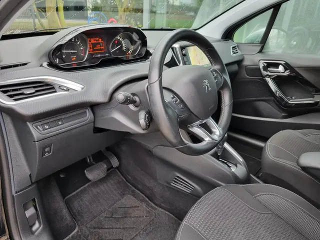 Peugeot 208 1.2 PureTech Tech Edition 2018 Benzine 9