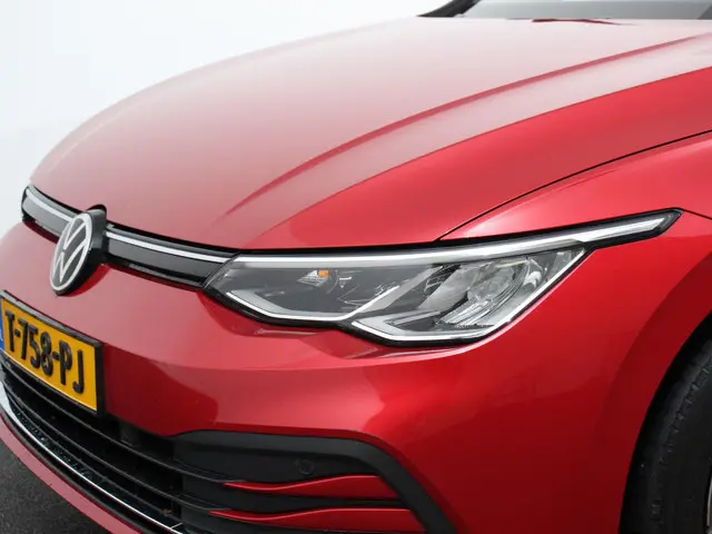 Volkswagen Golf 1.0 eTSI 110pk DSG Active 2022 Benzine 34