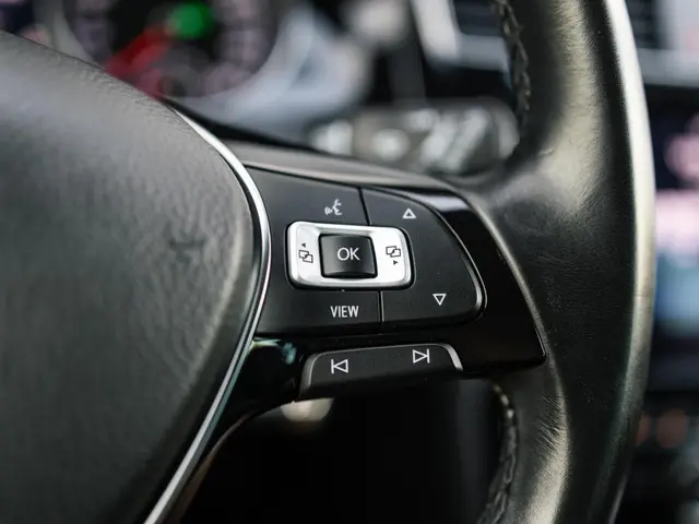 Volkswagen Golf 1.5 TSI Highline Business R 2019 Benzine 25