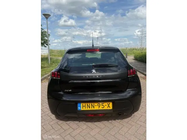 Peugeot 208 1.2 PureTech Blue Nw APK! 2021 Benzine 6