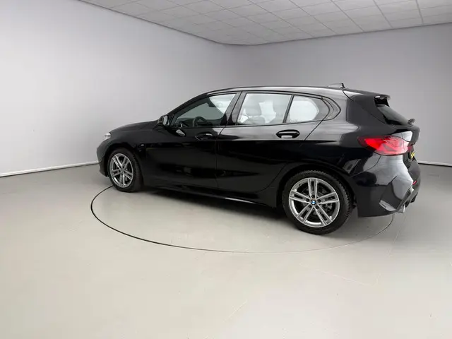 BMW 1 Serie 5-deurs 118i 2024 Benzine 26