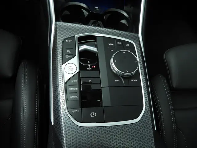 BMW 3 Serie Touring 320i 2024 Benzine 16