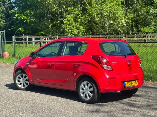 Hyundai i20 1.2i i-Catcher /Airco/Navi/Camera/ 2013 Benzine 5