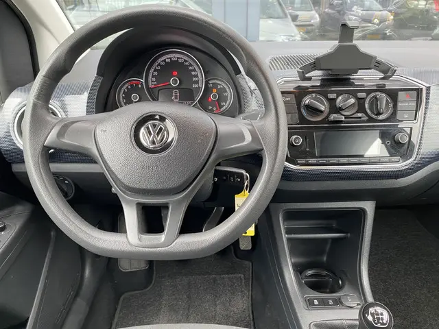 Volkswagen up! 1.0 BMT move up! 2017 Benzine 9