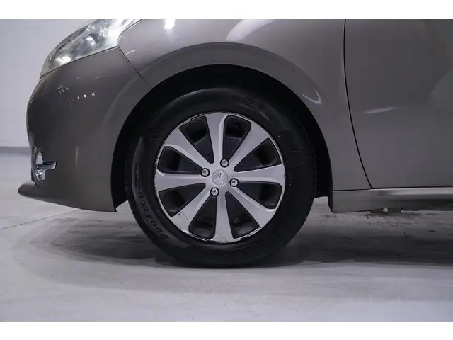 Peugeot 208 1.4 e-HDi Active 2013 Diesel 9