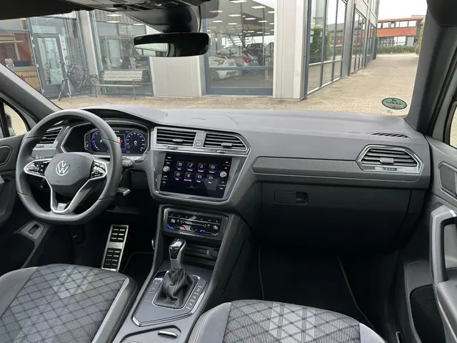 Volkswagen Tiguan 1.5 TSI R-Line 2023 Benzine 25