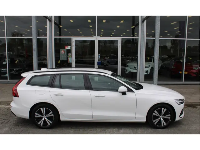 Volvo V60 B3 Automaat Momentum Advantage 2021 Benzine 57