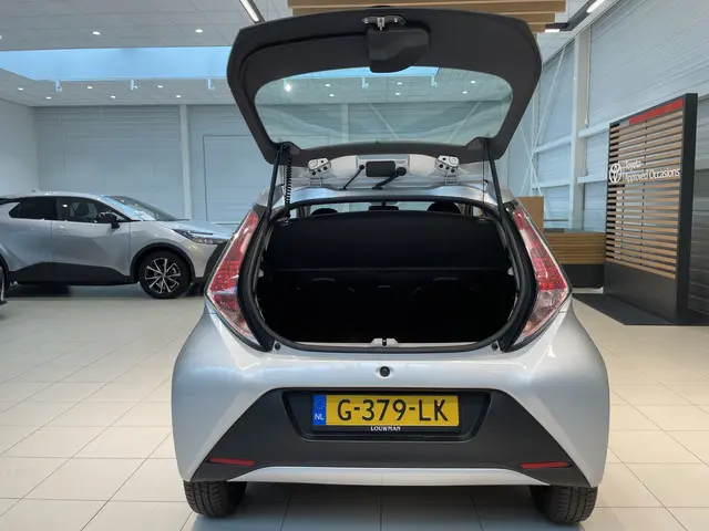 Toyota Aygo 1.0 VVT-i x-now 2016 Benzine 11