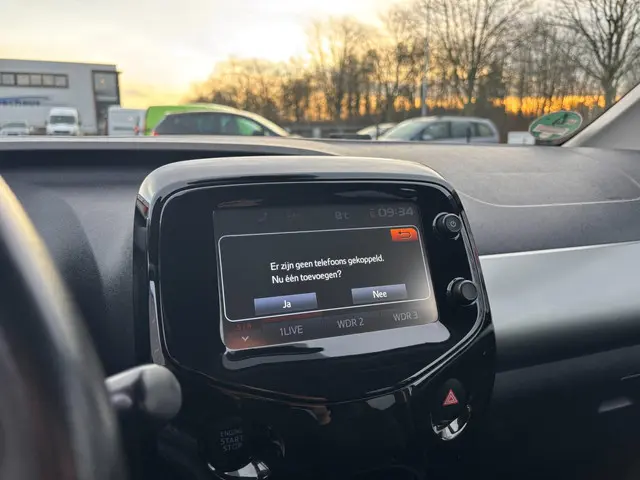 Peugeot 108 1.0 e-VTi Allure 2018 Benzine 16