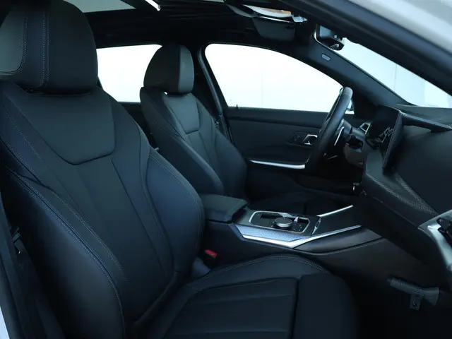 BMW 3 Serie Touring 318i 2025 Benzine 23