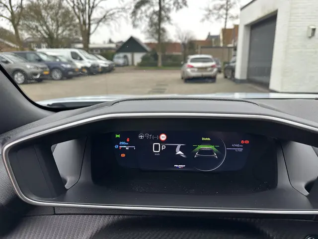 Peugeot 2008 1.2 Hybrid 145 PK GT 2025 Hybride Benzine 18