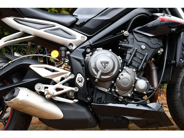 Triumph Street Triple 765 RS ABS Edition 2017 Benzine 16