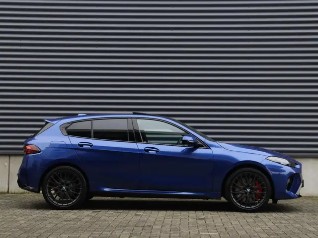 BMW 1 Serie 5-deurs 120 2025 Benzine 5