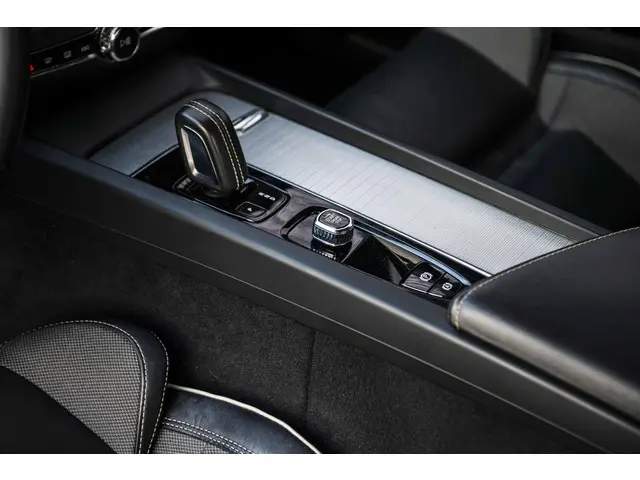 Volvo S60 2.0 B3 R-Design 2021 Benzine 27