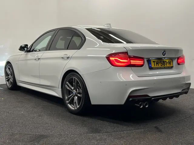 BMW 3 Serie 330i M Sport Edition 2018 Benzine 5