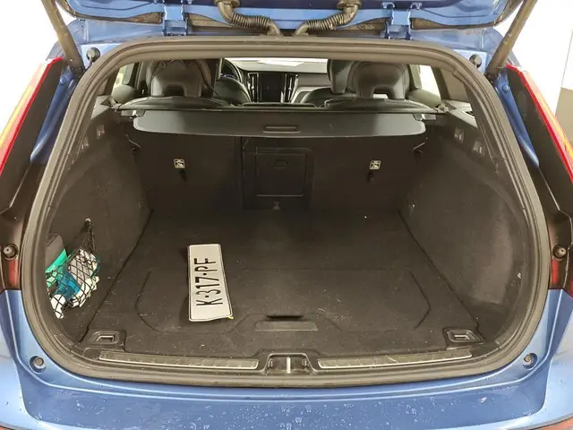 Volvo V60 2.0 B3 R-Design 2021 Benzine 10