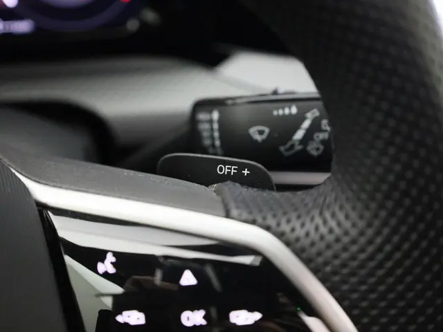 Volkswagen Golf 1.5eTSI/150PK R-Line DSG 2024 Benzine 26