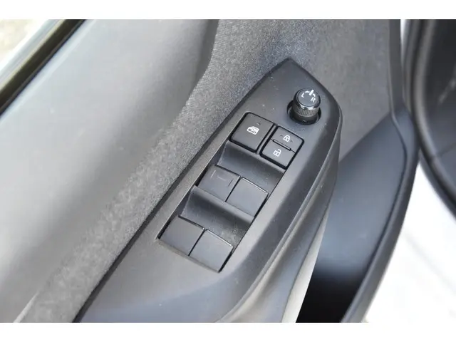Toyota Yaris 1.5 Hybrid automaat 2022 Hybride Benzine 6
