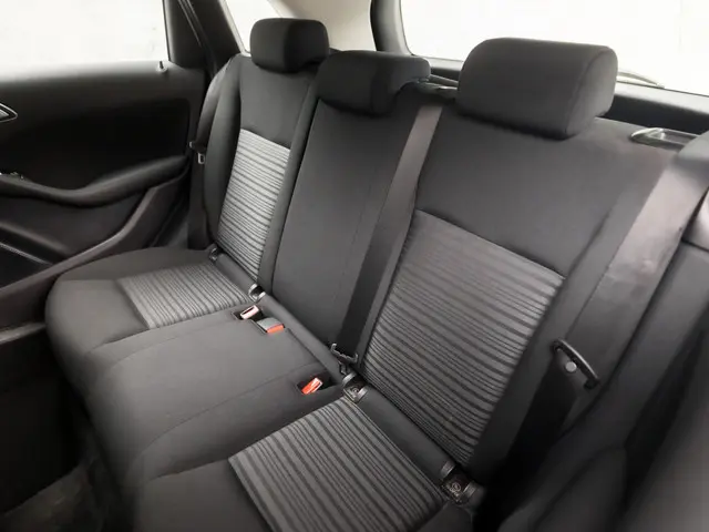 Mercedes-Benz B-Klasse 180 Prestige Sport 2014 Benzine 16