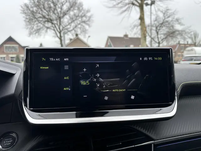 Peugeot 2008 1.2 Hybrid 145 PK GT 2025 Hybride Benzine 26