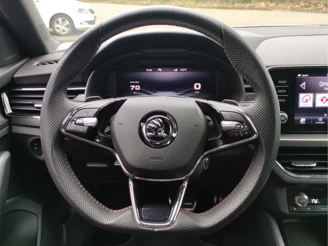 Škoda Kamiq 1.0 TSI DSG Monte Carlo 2022 Benzine 13