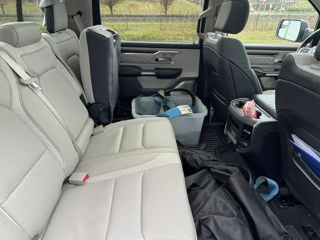 Dodge Ram 1500 5.7 V8 4x4 Crew Cab Limited 2023 Benzine 17