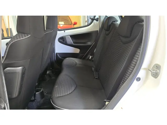 Peugeot 107 1.0 Active 2012 Benzine 10