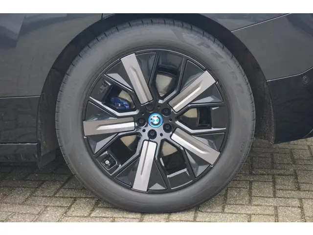BMW iX xDrive40 2024 Elektrisch 7