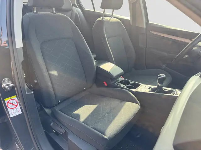 Volkswagen Golf 1.0 TSI Life 2023 Benzine 3