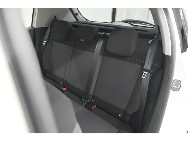 Citroën C3 PureTech 110 S&S Shine 2020 Benzine 35