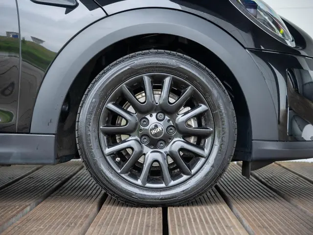 MINI 5-Deurs One Business Edition 2021 Benzine 16