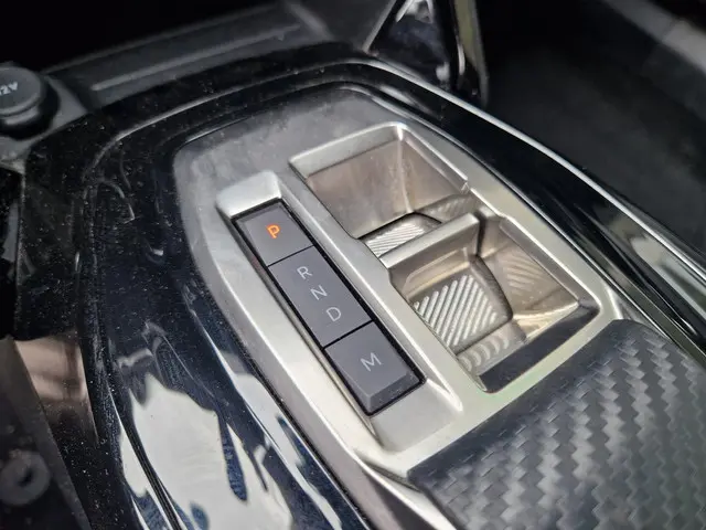 Peugeot 2008 1.2 Hybrid 136 Allure 2024 Hybride Benzine 24