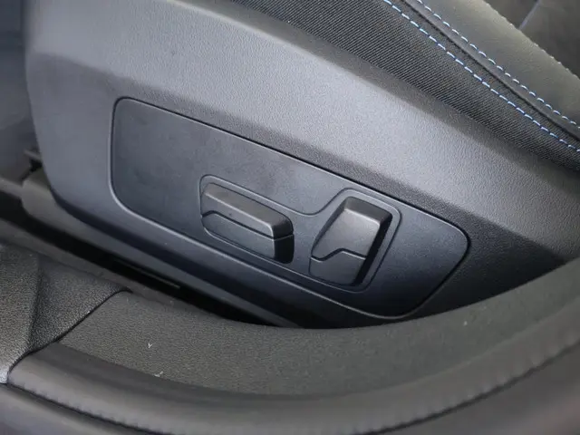 BMW 1 Serie 120 2025 Benzine 41