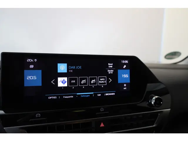 Citroën C4 PT 130 Shine Automaat-8 2023 Benzine 34