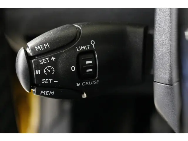 Peugeot 208 1.2 PureTech Active 2021 Benzine 21