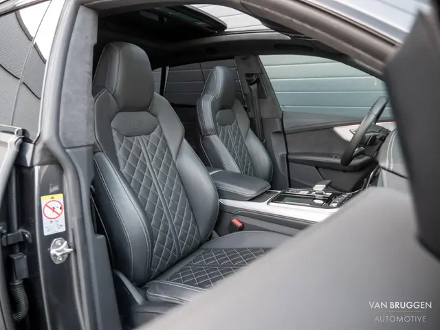 Audi Q8 55 TFSI e quattro S-Line 2021 Hybride Benzine 17