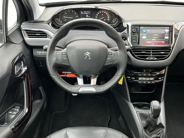 Peugeot 208 PureTech 110 GT-line 2017 Benzine 11