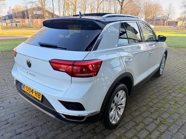 Volkswagen T-Roc 1.5 TSI Style Business 2021 Benzine 16