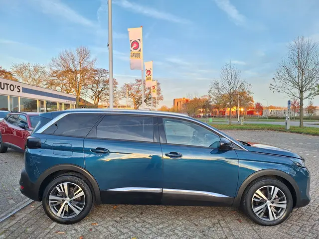 Peugeot 5008 1.2 PureTech Allure 7 PERSOONS 2023 Benzine 6